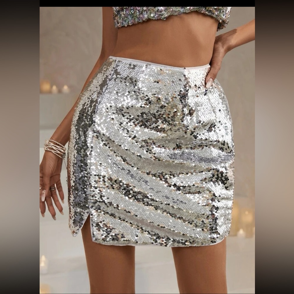 Silver high-waist split-hem sequin skirt